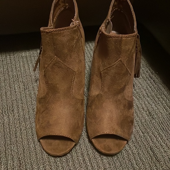NWOB- The shoe brand is SODA. It’s Open toe booties. It’s 3.5 inch heels. Suede. - Picture 2 of 9
